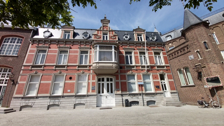 Pand van Profiel ASL aan het Kloosterplein in Sittard