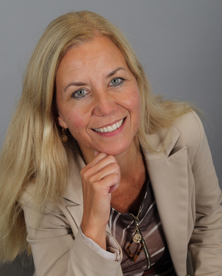 Claudia Mulders, Directie